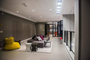 Studio completo, prox ao metro republica